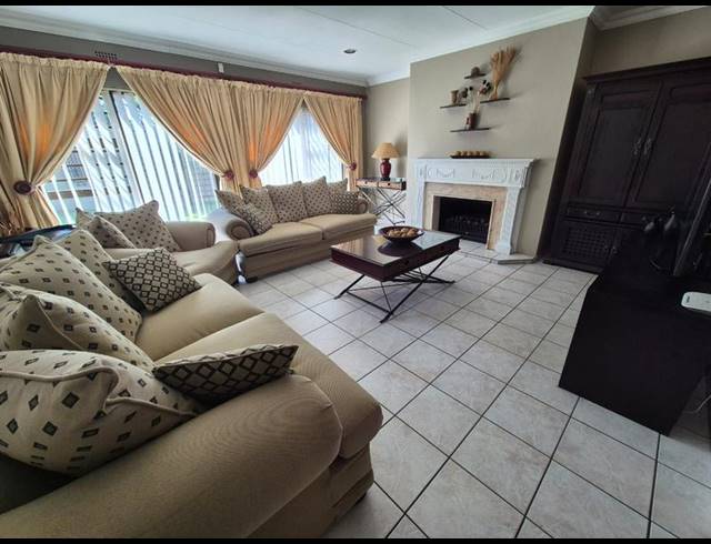 3 BEDROOM HOUSE FOR SALE IN BRACKENHURST